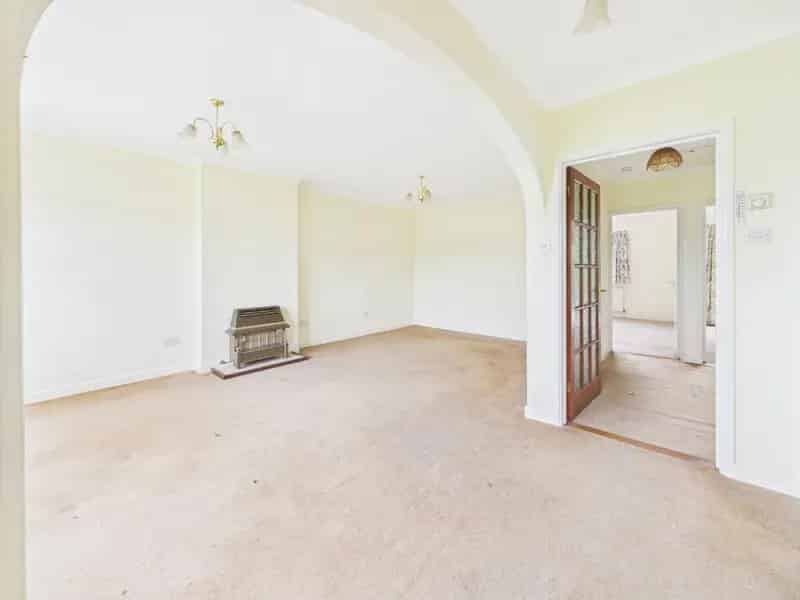 2 Bed House For Sale - Modernisation Needed