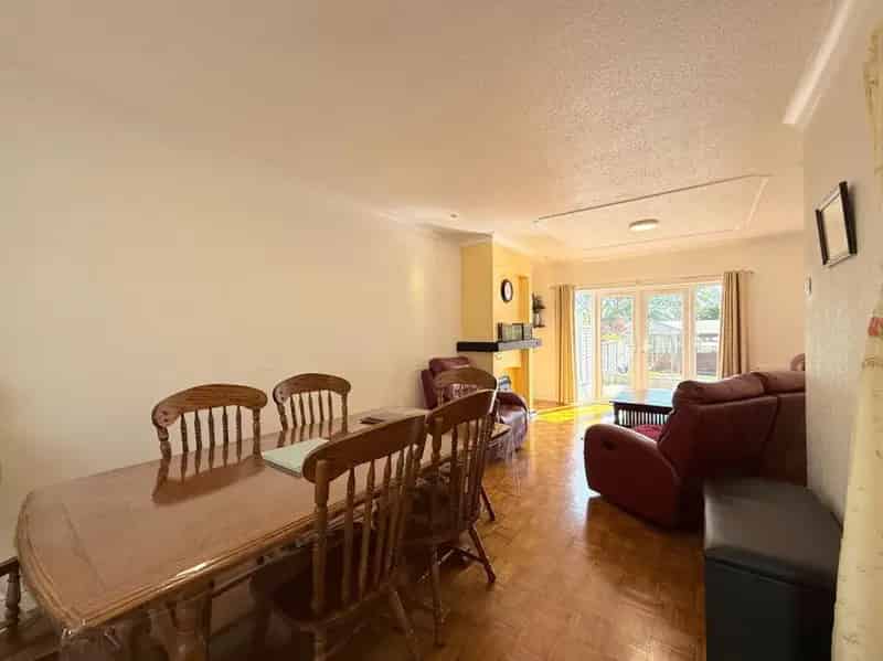 5 bedroom semi-detached house for sale