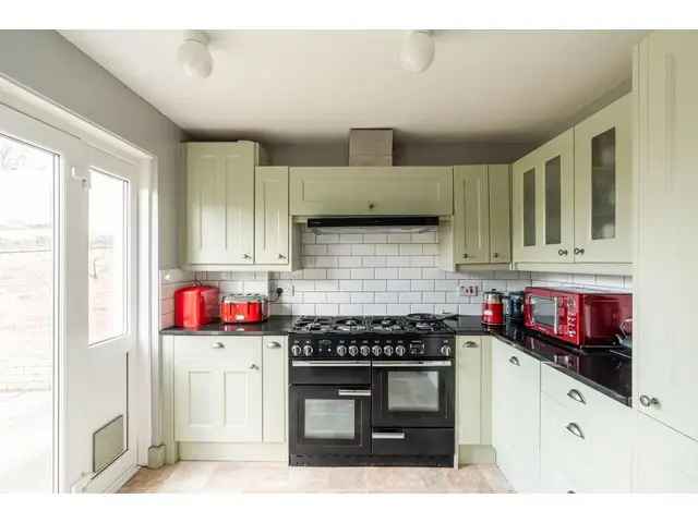 3 Bedroom Semi-Detached House for Sale in Corstorphine