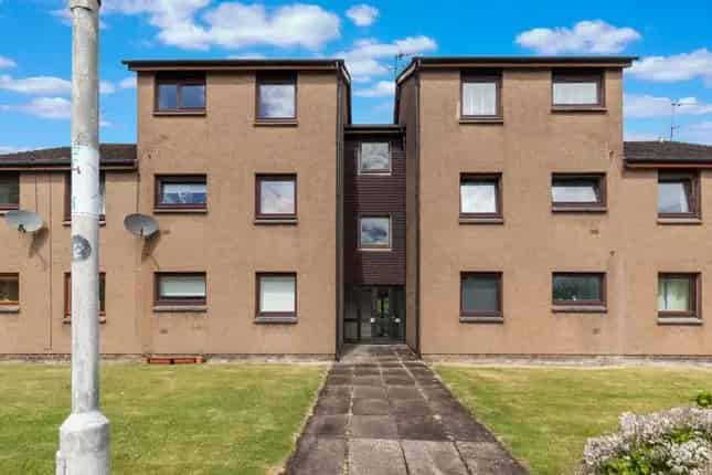 2-Bedroom Flat for Sale in Kelvindale Glasgow