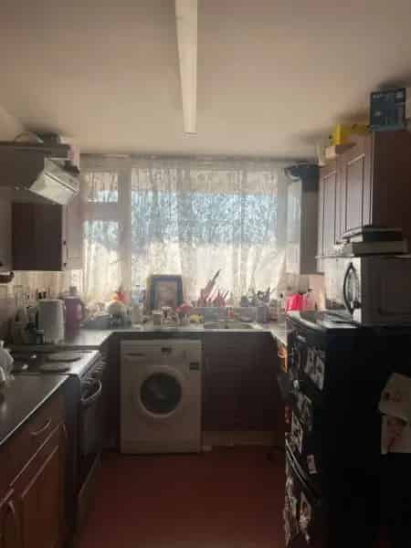 Spacious 2 Bedroom Maisonette with Balcony Near Jubilee Line