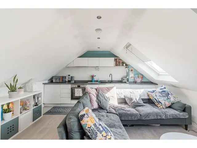 4 Bedroom Flat for Sale - Versatile Living Space