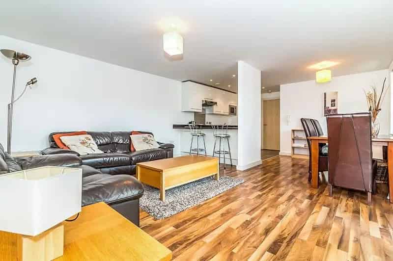 2 Bed Furnished Apartment Manchester M1 - Secure Parking Balcony