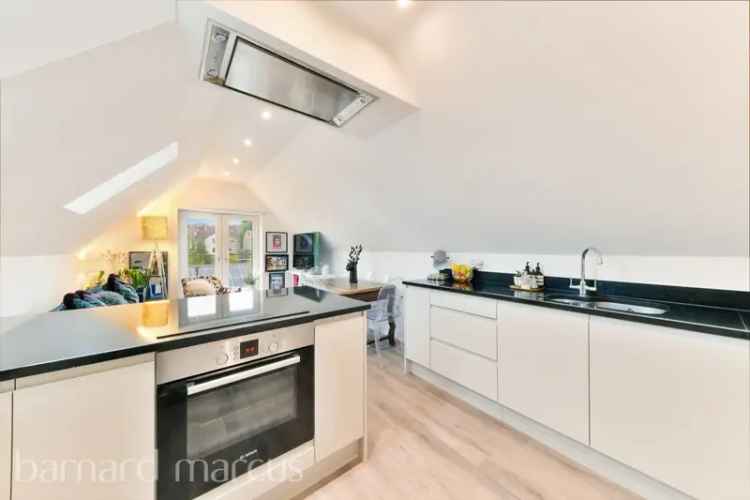 Spacious 2-Bed Apartment near Sanderstead Station