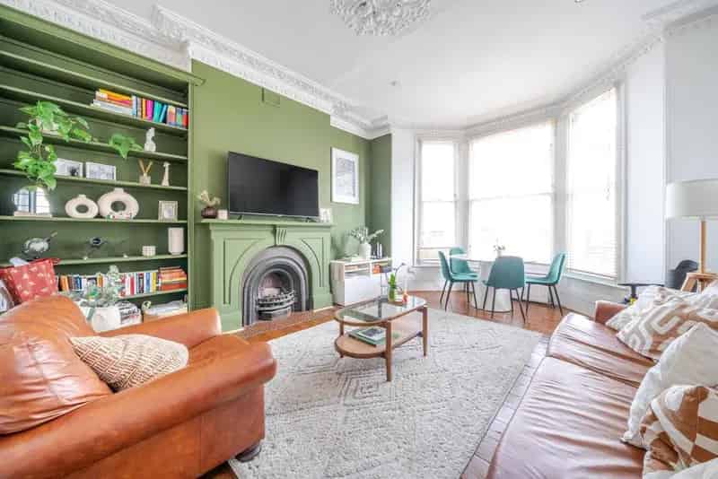 Spacious One Double Bedroom Garden Flat Near Clapham Junction