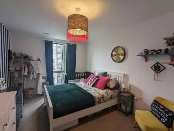 1-Bed Flat E14  Balcony Roof Terrace Concierge Close to DLR