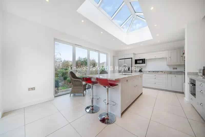 Five Bedroom Period Family Home Over 3000 Sq Ft