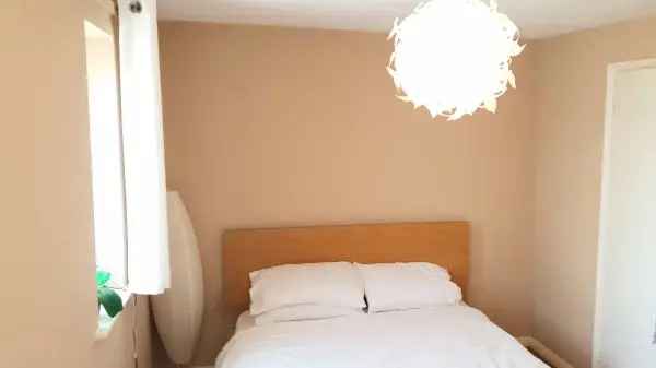 1 Bed Flat Private Cul De Sac Ample Storage Near Transport