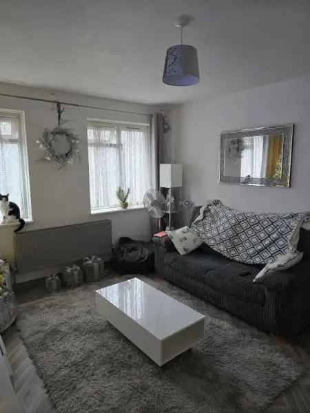 2 Bedroom Flat Near London - Own Garden - Quiet Area