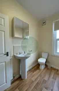 2 Bed Terrace House Near University of Leeds