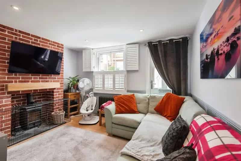 Spacious End Terrace Cottage Near Royston Town Centre