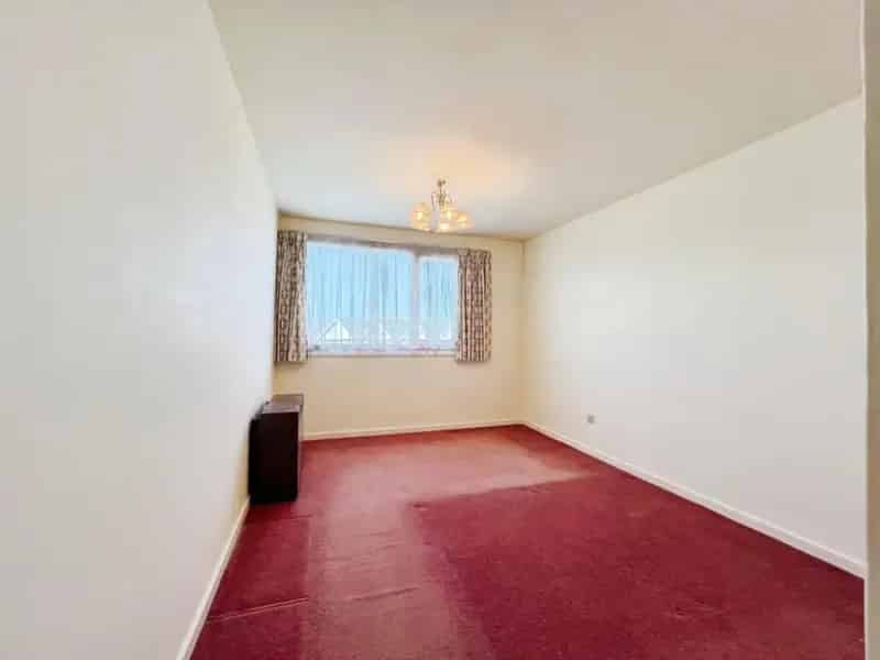 2 Bed Flat for Sale Hythe - Close to Beach and Town