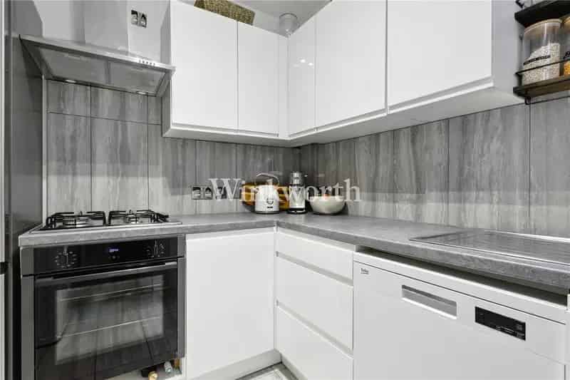 2 Bedroom Flat London - Edwardian Conversion with Garden