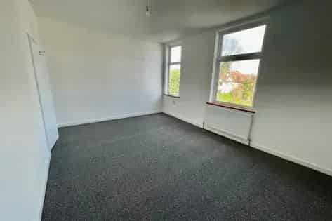 3 Bedroom House 178m² Birmingham Modern Kitchen Garden Parking
