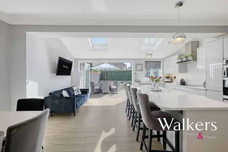 3 Bedroom Semi Detached House for Sale Brentwood