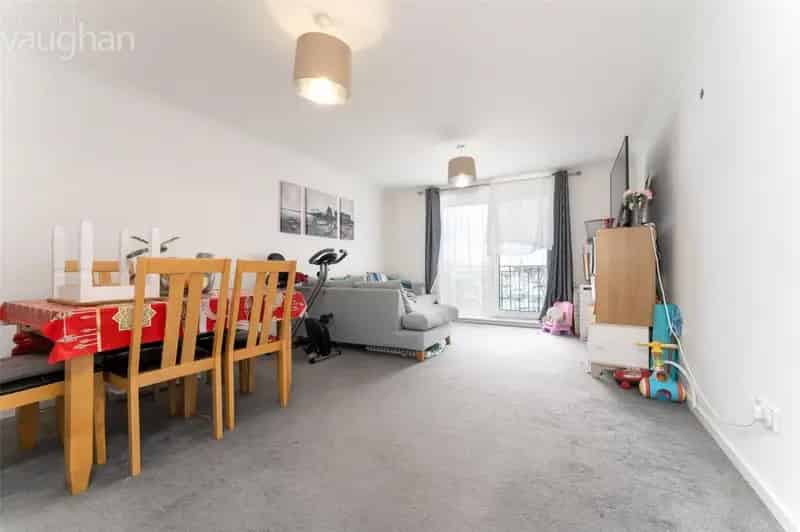 2 Bedroom Apartment Brighton Marina South Facing Balcony Parking