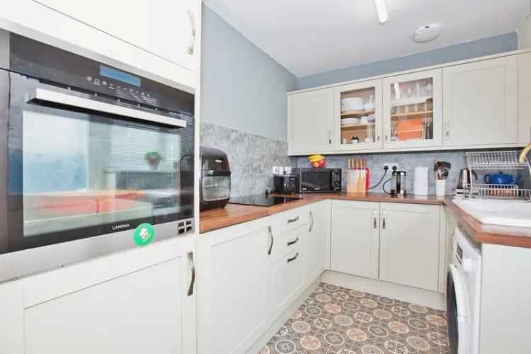 Semi Detached Bungalow Near Wells Cathedral With New Air Source Heat Pump