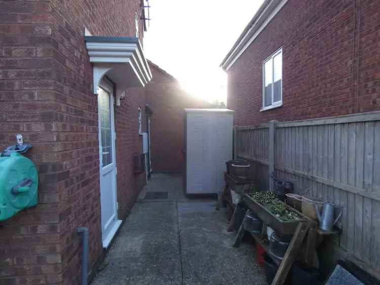 4 Bedroom Detached House Large Garden Double Garage