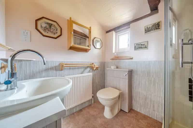 2 Bedroom Grade II Listed House with Large Garden and Studio