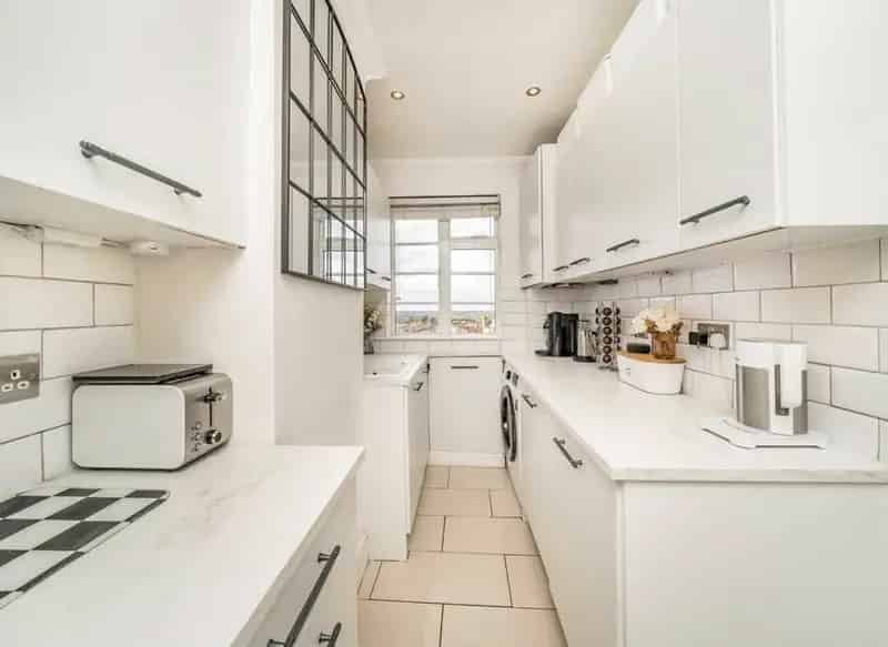 2 Bed Top Floor Flat Streatham High Road