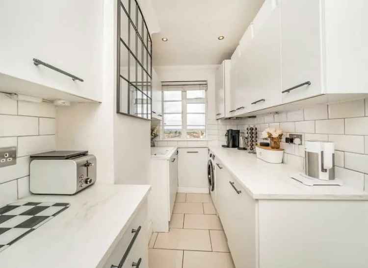 2 Bed Top Floor Flat Streatham High Road