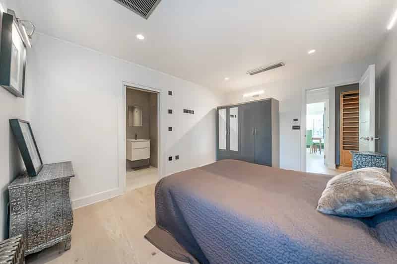 2 Bedroom Flat for Sale near Ladbroke Grove
