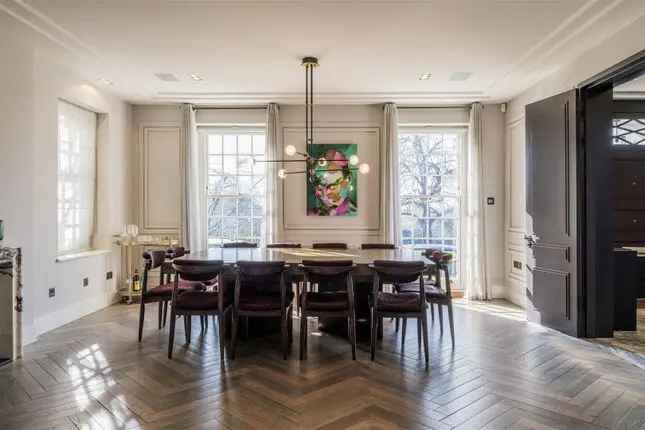 Detached House for Sale in Wildwood Road NW11