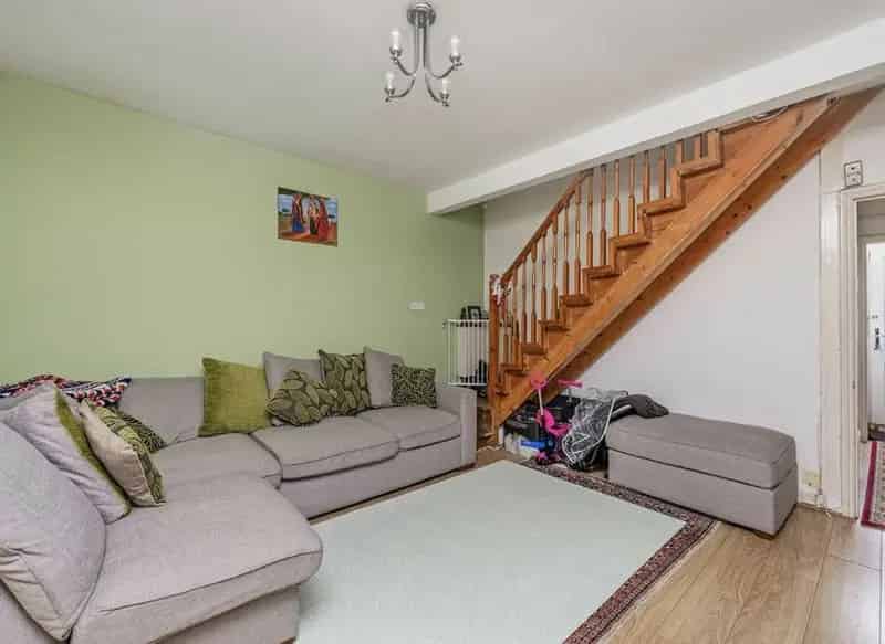 3 Bedroom Terrace House Near Bounds Green Station