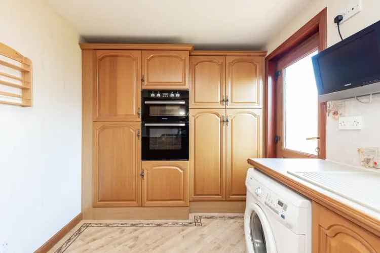 2 Bedroom Semi-Detached House for Sale in Lee Crescent North
