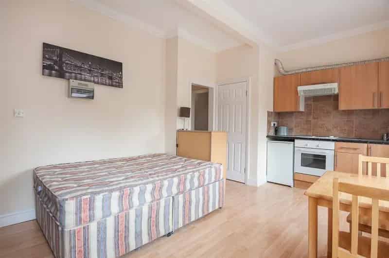 Flat
 To Let 
Total Size: 239 SQ FT
