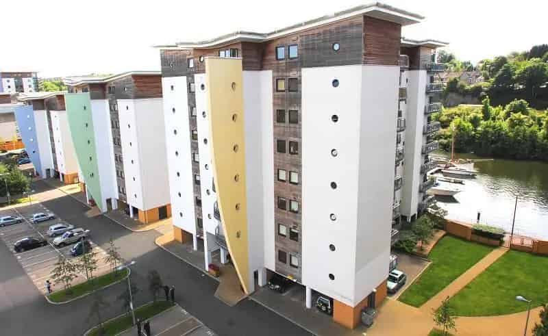 2 Bedroom Apartment Victoria Wharf Water Views