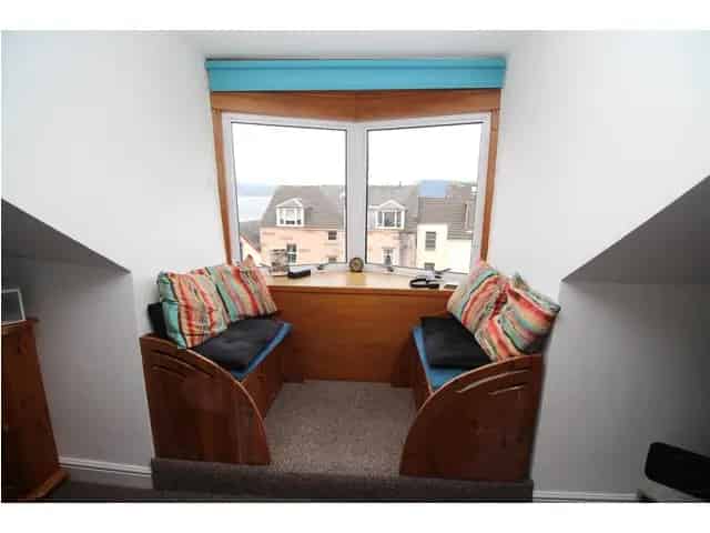 2 Bedroom Flat for Sale near Waterfront