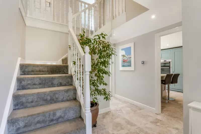 5 Bedroom Detached House with Swimming Pool Flore