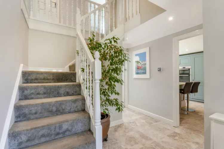 5 Bedroom Detached House with Swimming Pool Flore