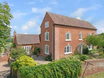 Grade II Listed 6-Bed Farmhouse with 4 Reception Rooms and Landscaped Gardens
