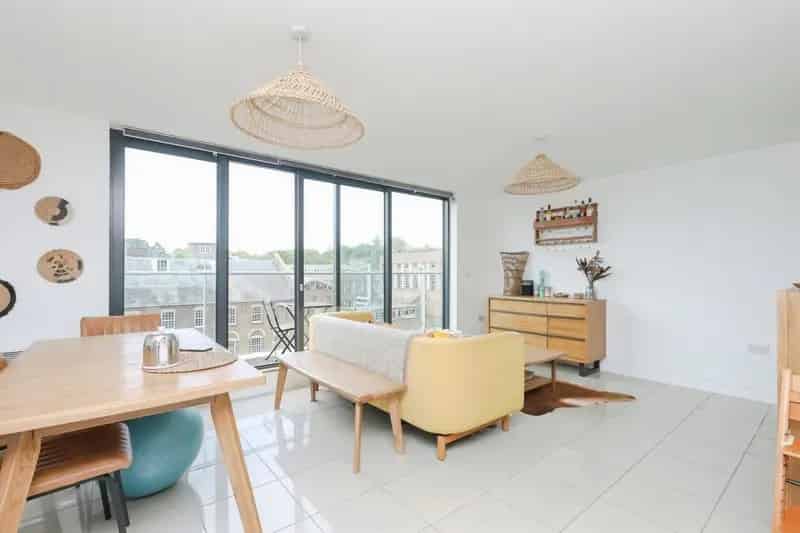 Stunning Riverside Penthouse Apartment with River Views