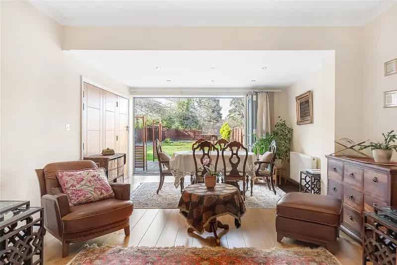 5 Bedroom Semi-Detached House for Sale Sidmouth Road London