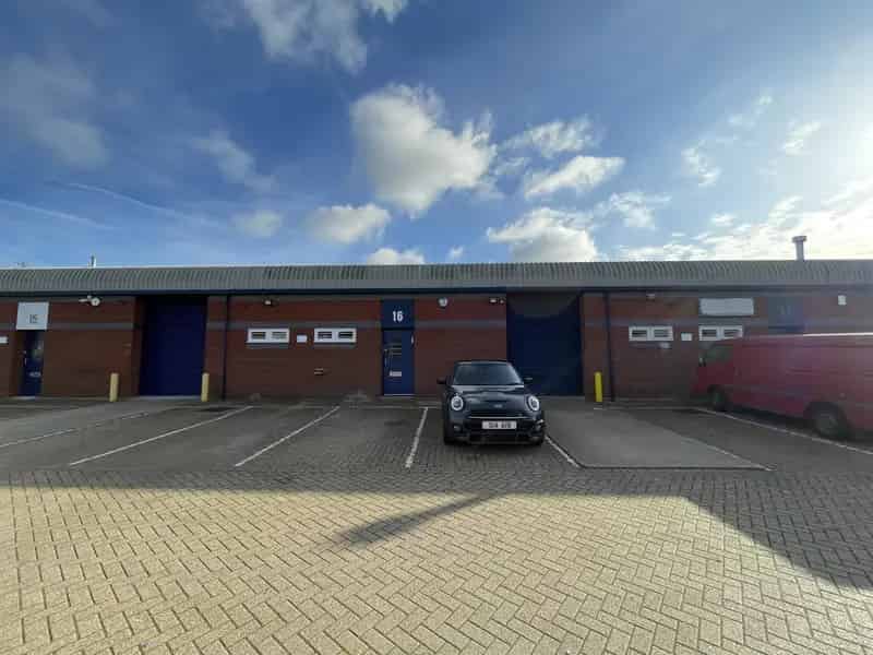 Modern Industrial Warehouse Unit 1554 sq ft Aylesbury