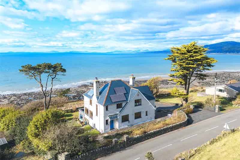 Detached House for Sale 4 5 Bedrooms Beautiful Sea Views Ample Parking Garage