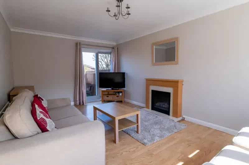 3 Bedroom End Terrace House For Sale