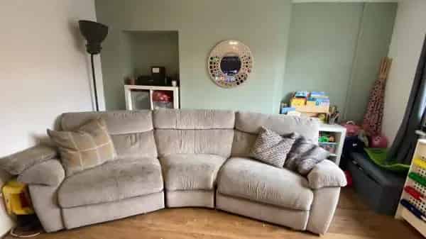 3 Bedroom House Near Schools and Shops