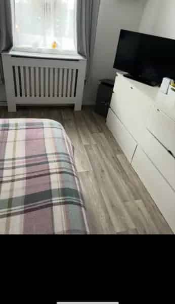2 Bed Ground Floor Flat New Flooring Disabled Adapted Bathroom