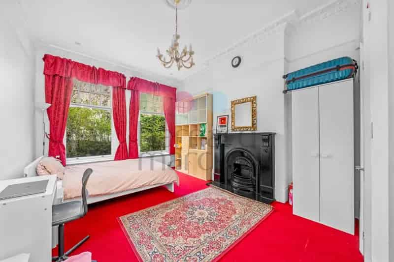 Ground Floor Ensuite Bedroom in Large House Share with Private Garden