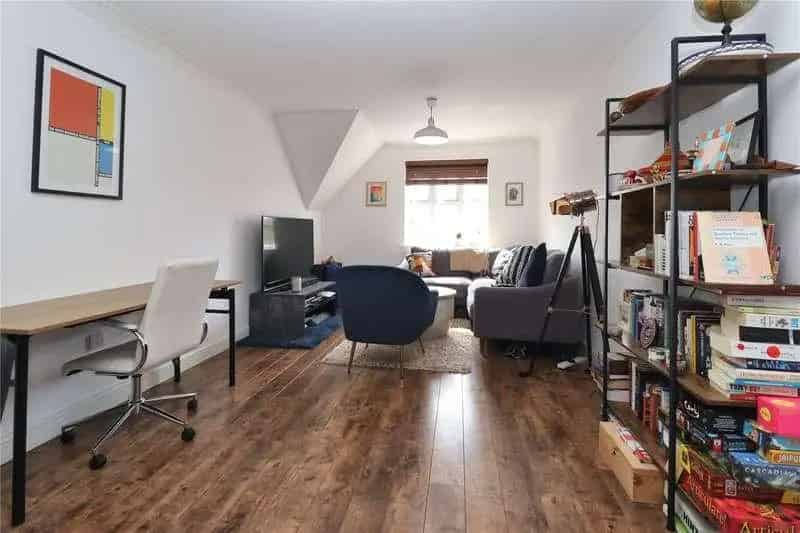 2 Bed Flat for Sale in Woking Town Centre