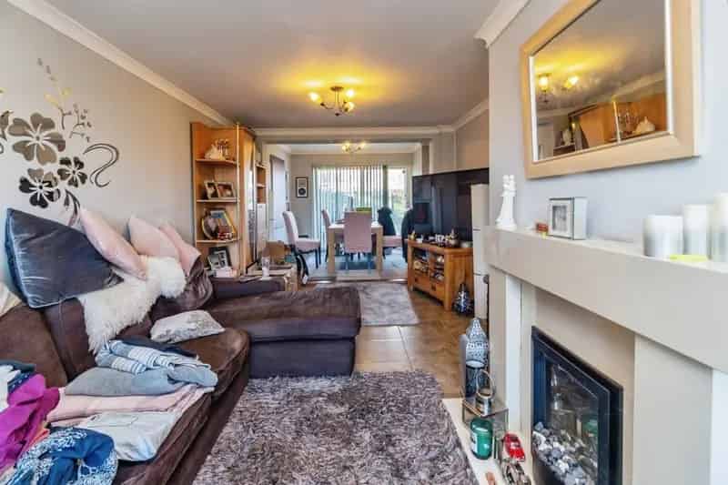 3 Bed Semi-Detached House Extended Open Plan Family Home