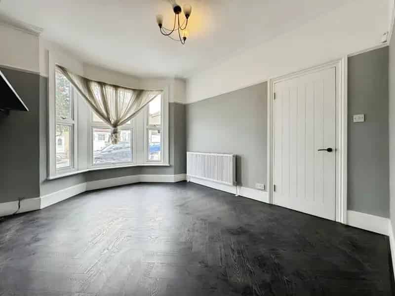 2 Bedroom House to Rent London SE6 Newly Refurbished