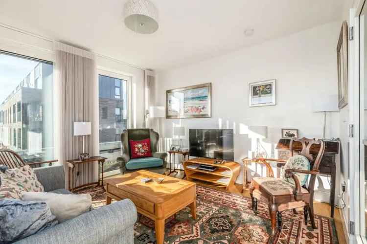 2 Bedroom Penthouse Apartment for Sale in Langside Glasgow