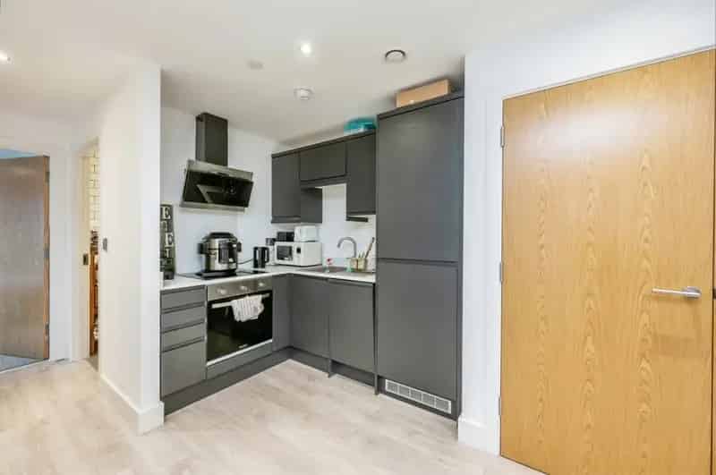 Two Bedroom Apartment Near Mailbox Birmingham