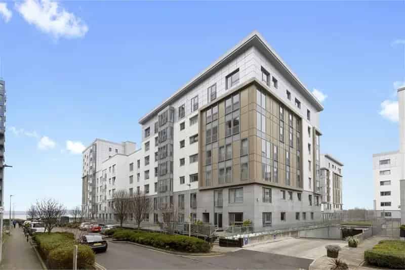 2 Bed Flat Ground Floor with 1 Reception Room
