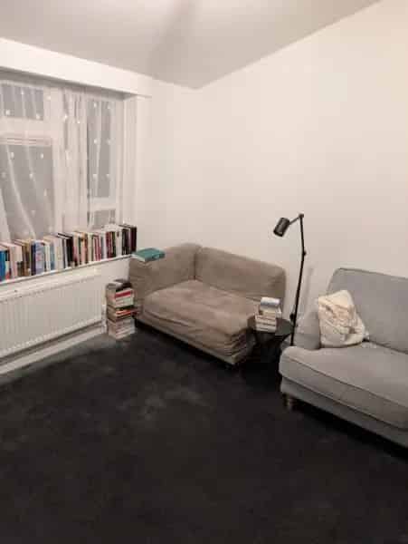 Spacious 2-Bed Flat Near Northfleet Station - Council Right to Buy